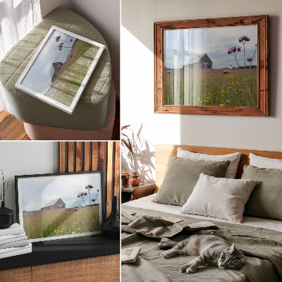Stilren väggposter Landsbygdslada lila och gula blommor äng
