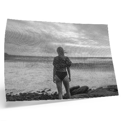 Poster till sovrum Svartvit scen med en figur vid vattnet