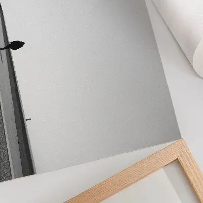 Väggposter minimalistisk silhuett med starka skuggor i ett modernt utrymme
