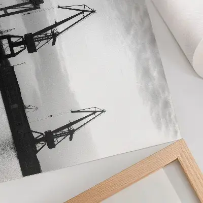 Poster till sovrum med minimalistisk design av hamnkranar i svartvitt