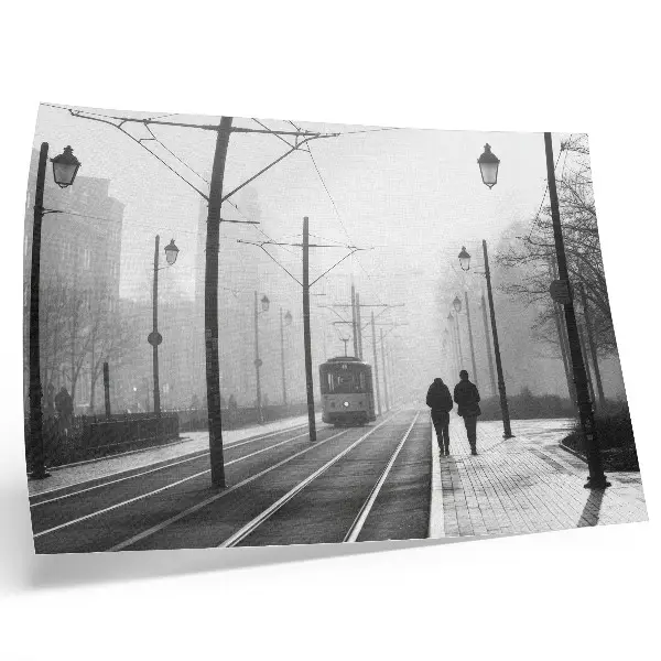 Poster Spårvagnsdimma gatlyktor med urban atmosfär