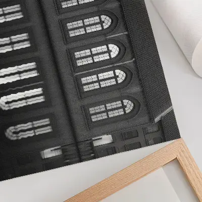 Väggposter med motiv av symmetri, reflektion och arkitektonisk elegans
