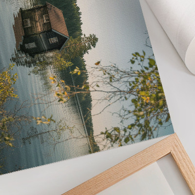 Väggposter Sjöstuga med skogsvattenreflektion fred