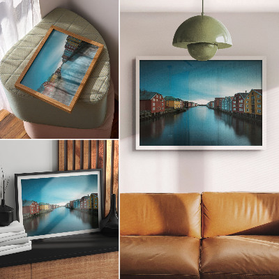 Stilren väggposter Färgglada hus reflekteras i floden, skandinavisk atmosfär