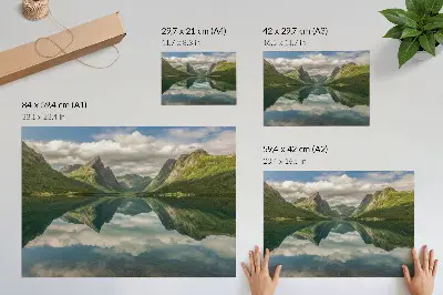 Väggposter pittoreska berg ovanför sjön med en tydlig reflektion