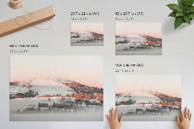 Stilren väggposter Ett vinterlandskap i nyanser av rosa och vitt