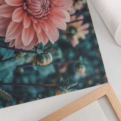 Stilren väggposter Rosa dahlia och gröna blad modern komposition