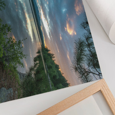 Poster Sjöreflektioner himmel gröna träd lugn