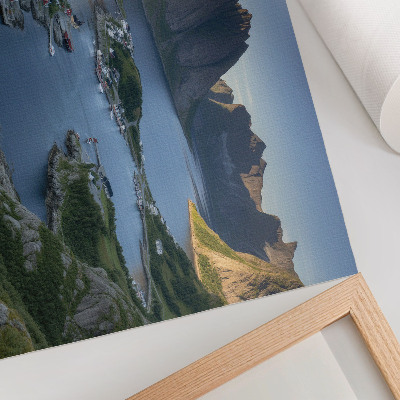 Poster till sovrum Berg och en lugn vik med färgglada hus