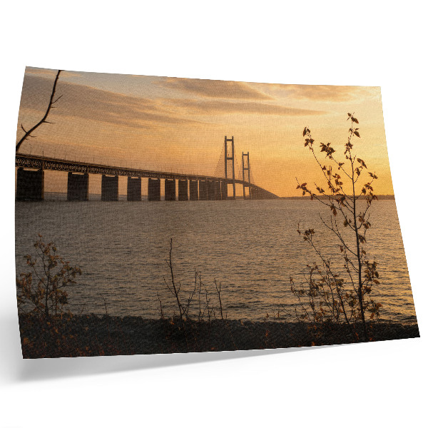 Stilren väggposter Bro vid solnedgången med ett träd
