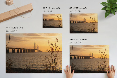 Stilren väggposter Bro vid solnedgången med ett träd