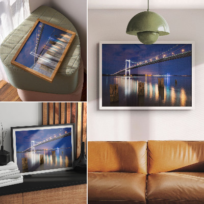 Stilren väggposter Bro natt glöd vatten reflektion harmoni