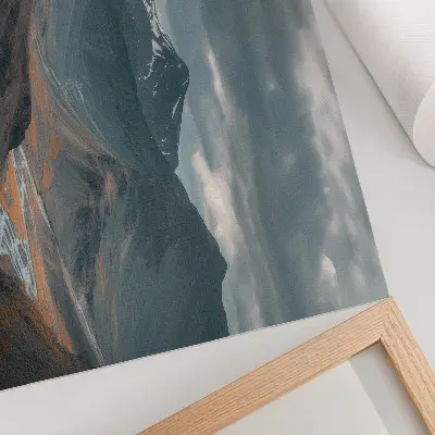 Vinterlandskap med berg och moln väggposter med motiv av stämningsfulla berg, orange bäckar och dramatiska moln