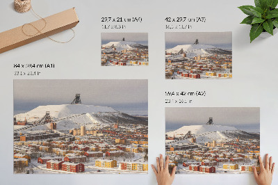 Poster Vinterstad med färgglada byggnader som kontrasterar mot snön
