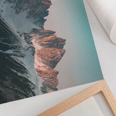 Poster Pastellfärgade berg i ljuset av den nedgående solen