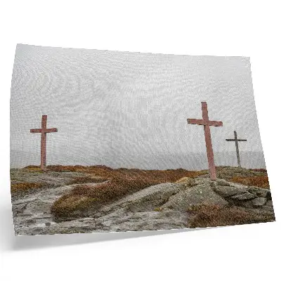 Väggposter tre träkors på en dimmig kulle med naturtema