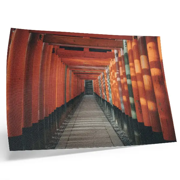 Poster med motiv av orange tunnelpelare med symmetriskt djup