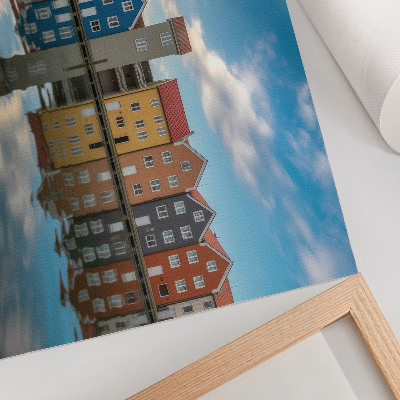 Stilren väggposter Färgglada hus vid vattenreflektioner arkitektur