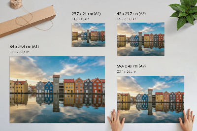 Stilren väggposter Färgglada hus vid vattenreflektioner arkitektur