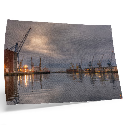 Stilren väggposter Atmosfäriska hamnkranar reflekteras i vattnet