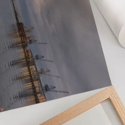 Väggposter atmosfäriska hamnkranar som reflekteras i vattnet