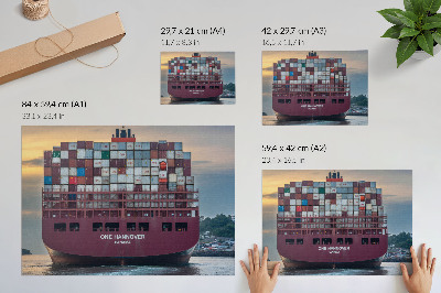 Poster Ett containerfartyg fullt av färgglada containrar på vattnet