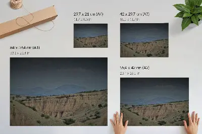 Stilren väggposter med motiv av vidsträckta dalar, klippor och berg i ett naturlandskap