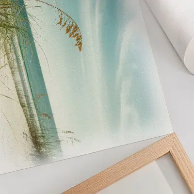 Poster strandgräs vid havet under en himmel i fred