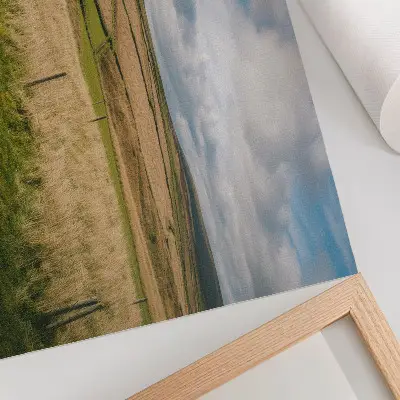 Pittoreskt landskap med stuga stilren väggposter föreställande natur och ensamhet