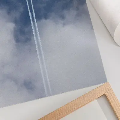 Poster till sovrum flygplan i blå himmel med vita strimmor