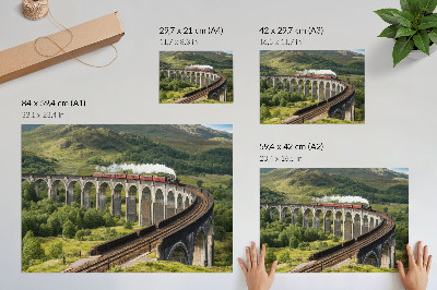 Väggposter En viadukt med ett tåg bland gröna kullar