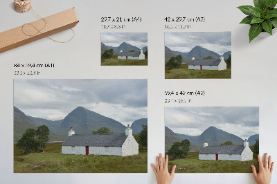 Poster till sovrum En vit stuga bland berg och grönska