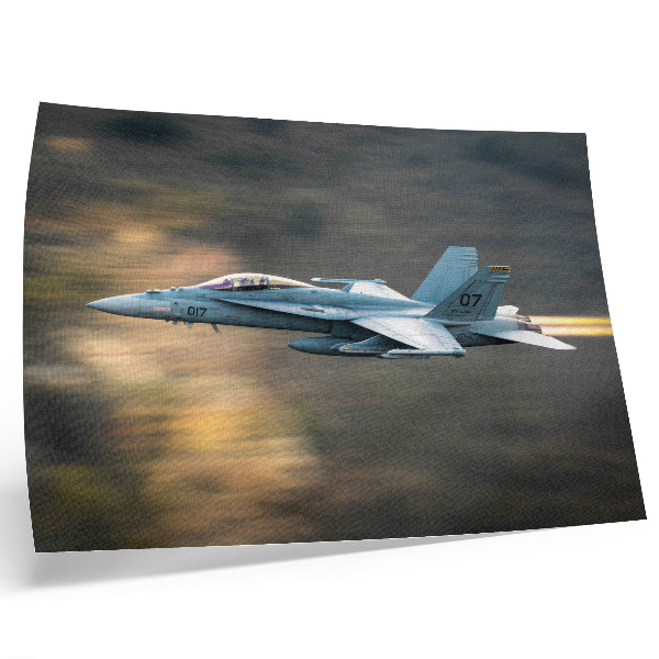 Poster till sovrum En modern jaktplan i dynamisk flygning