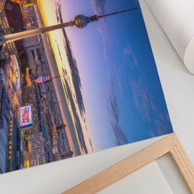 Väggposter Staden på kvällen med fantastiska solnedgångsfärger