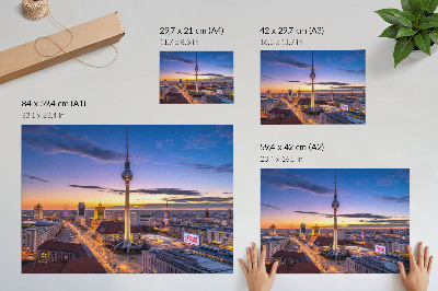 Väggposter Staden på kvällen med fantastiska solnedgångsfärger