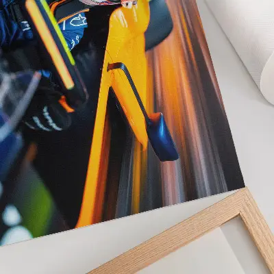 Poster till sovrum en racerförare i en bil med full fart och energi