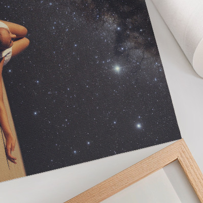 Poster En figur under en stjärnklar himmel ser surrealistisk ut
