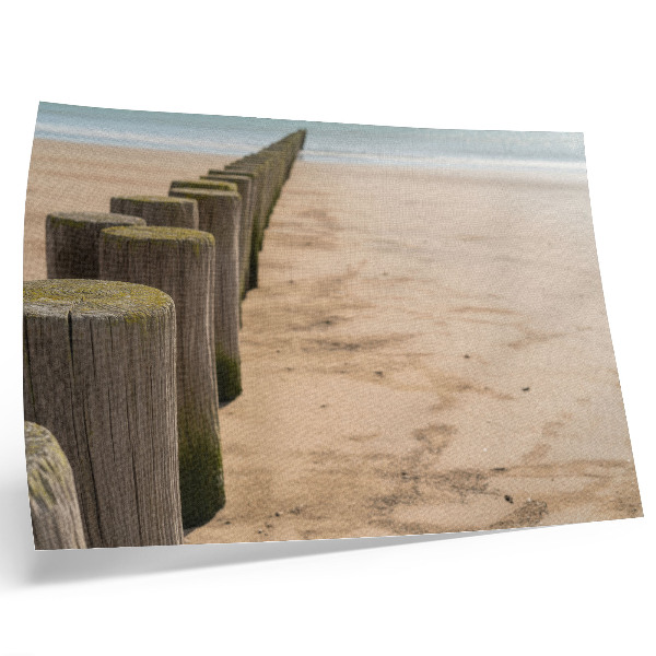 Stilren väggposter Träpålar strand hav fred natur