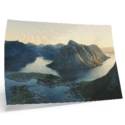 Poster fjardar, berg, vatten och solnedgång i harmoni med naturen