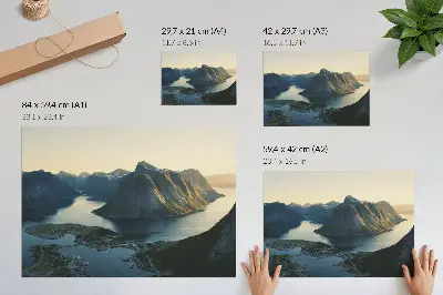 Poster fjardar, berg, vatten och solnedgång i harmoni med naturen