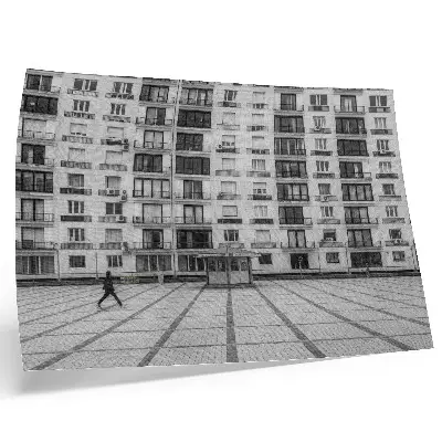 Väggposter modern byggnad med balkonger och torg