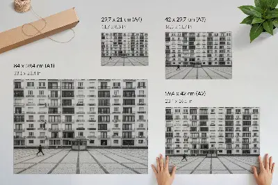 Väggposter modern byggnad med balkonger och torg