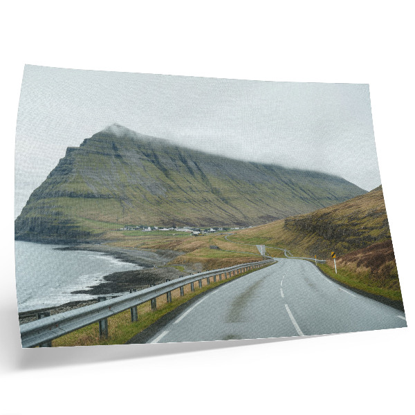 Väggposter Bergsväg mystisk dimma utrymme