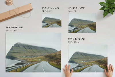 Väggposter Bergsväg mystisk dimma utrymme