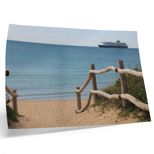 Stilren väggposter Strandskepp hav träräcken sand
