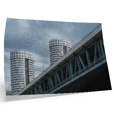 Poster till sovrum med motiv av bro och skyskrapor med modern symmetri och elegans