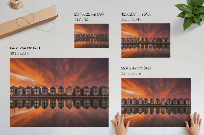 Väggposter Färgglada hus vid vattnet i solnedgångens ljus