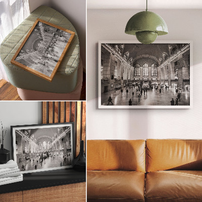 Stilren väggposter Elegant interiör med stora fönster och central trappa