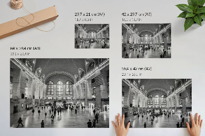 Stilren väggposter Elegant interiör med stora fönster och central trappa
