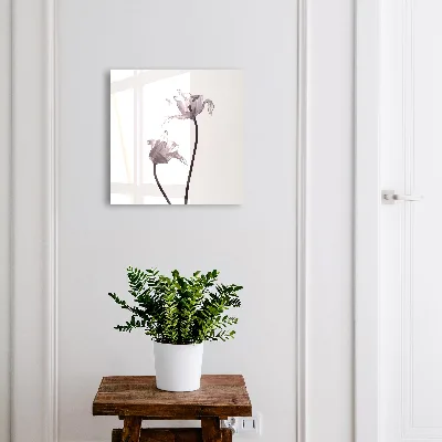 Nyckelbox med motiv av minimalistiska blommor